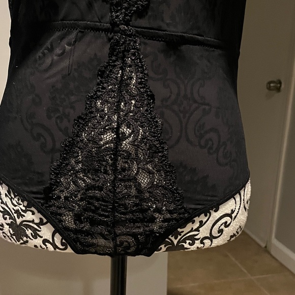 Chic Black Lace Chemise - Picture 2 of 5